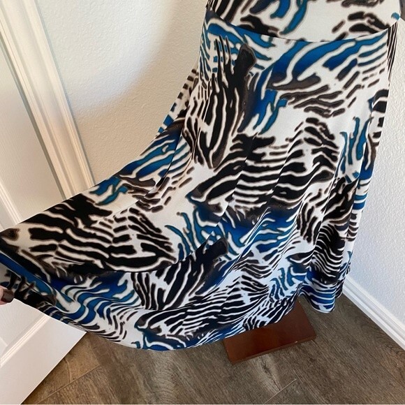 NWT  West 5th Blue Brown Abstract Floral Midi Swing Skirt Size M - Picture 4 of 10